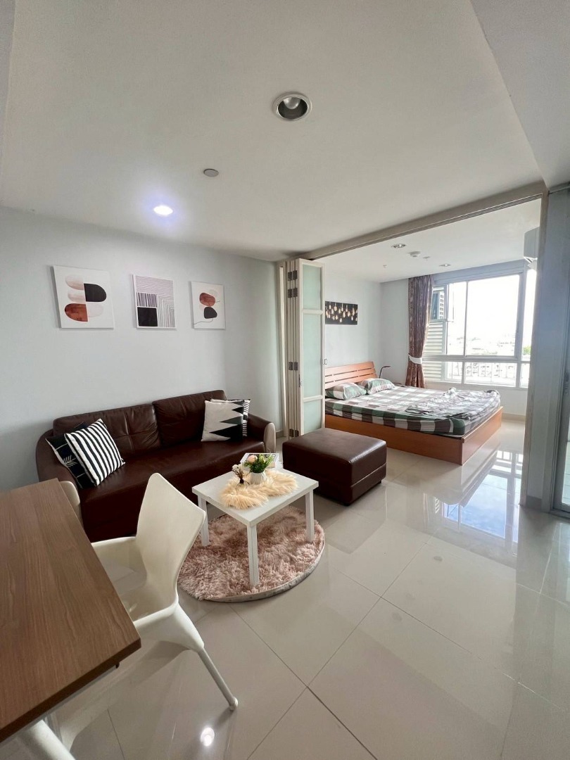 Condo for rent, Dae Station, Sathorn, Bang Rak, wide room, good view, cool wind, strong building, very little effect from the earthquake