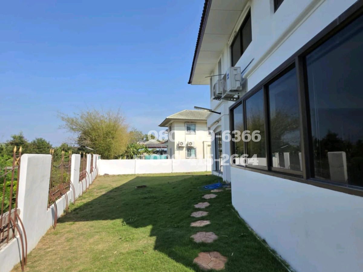 Selling very cheap, large detached house, first phase of project in Phanthai Norasing area. Selling very cheap, large detached house, first phase of project in Phanthai Norasing area.