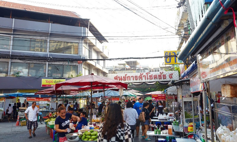 ลาดพร้าวตอนกลาง โชคชัย 4 ลาดพร้าว 71 นาคนิวาส