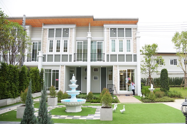 โกลเด้น ทาวน์ เพชรเกษม 81