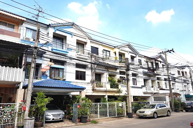 บ้านกลางเมือง เหม่งจ๋าย - ลาดพร้าว