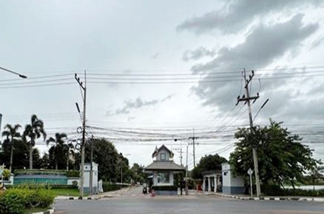 Ban Fa Piyarom Ruean Luang