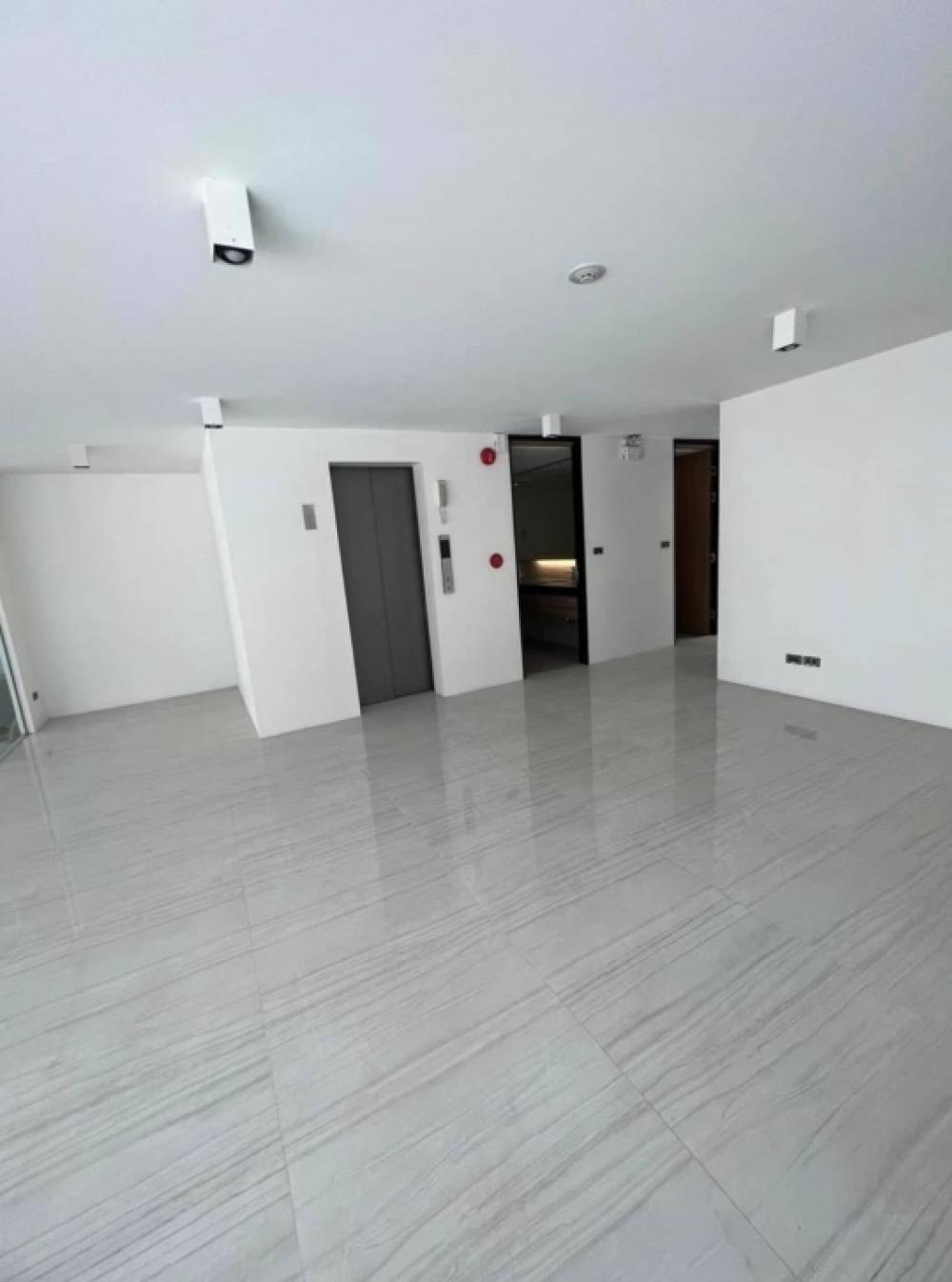 Rental / Selling   : Home Office With Lift In Rama 9 , 5 Storeys , 560 sqm , 57 sqw , 6 Bath , 6 Indoor 🔥🔥Rental Price : 250,000 THB / Month 🔥🔥( Big Size ) 🔥🔥Rental Price : 150,000 THB / Month 🔥🔥( Small Size ) 🔥🔥Selling Price : 38,900,000 THB 🔥🔥#se – รูปที่ 2