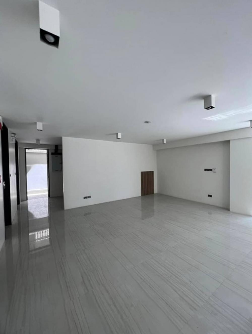 Rental / Selling   : Home Office With Lift In Rama 9 , 5 Storeys , 560 sqm , 57 sqw , 6 Bath , 6 Indoor 🔥🔥Rental Price : 250,000 THB / Month 🔥🔥( Big Size ) 🔥🔥Rental Price : 150,000 THB / Month 🔥🔥( Small Size ) 🔥🔥Selling Price : 38,900,000 THB 🔥🔥#se – รูปที่ 4