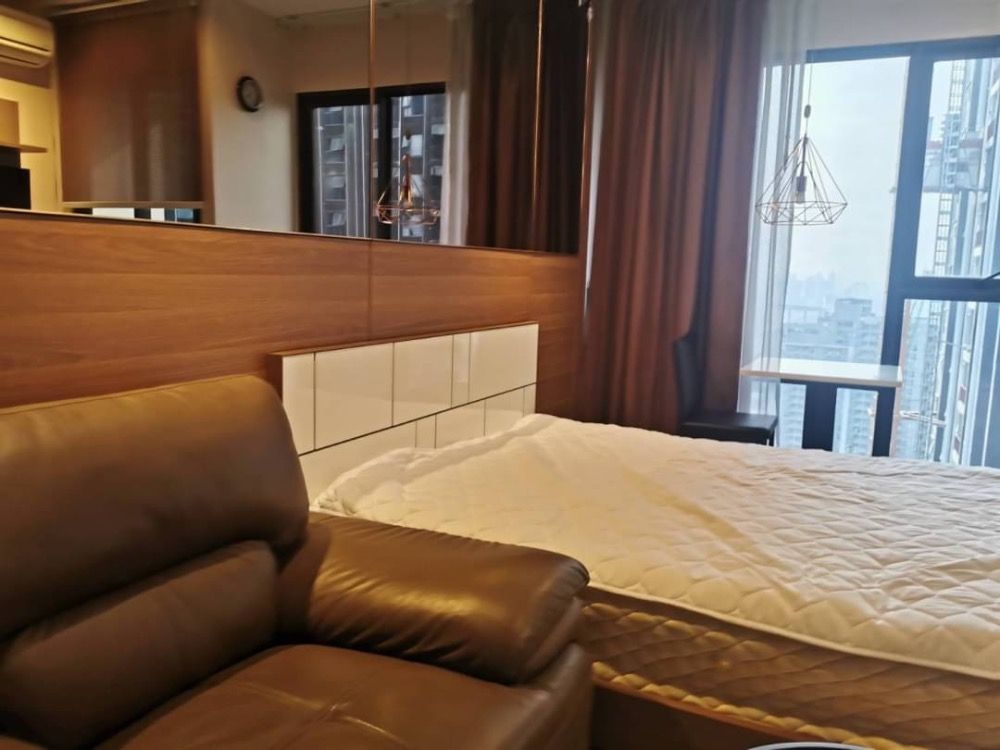 Special deal for rent Rhythm Asoke studio 1 bedroom