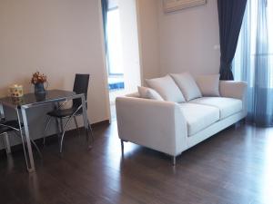 for rent Q asoke 2 bed special deal !! 💚