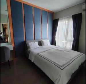 Special deal for rent The Crest 34 high floor unblocked view nice decor