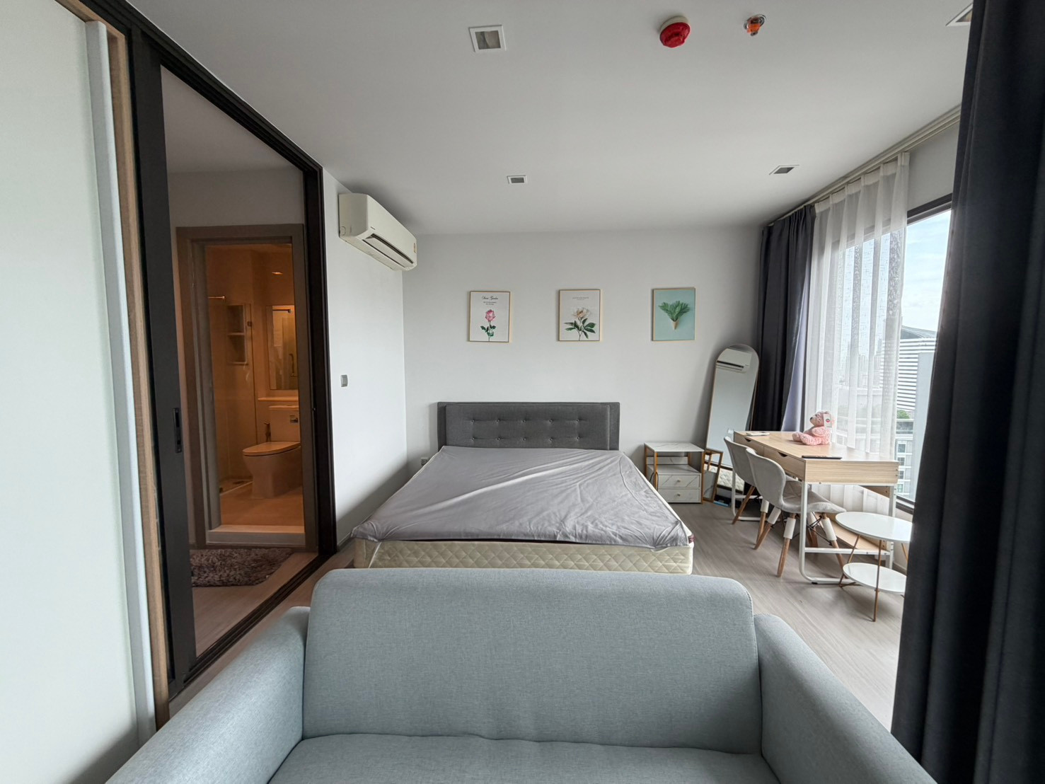 🍀 Condo for rent at Life Asoke Rama 9, size 27 sq m., 1 bedroom, high floor, Please contact to see the room  0955498236