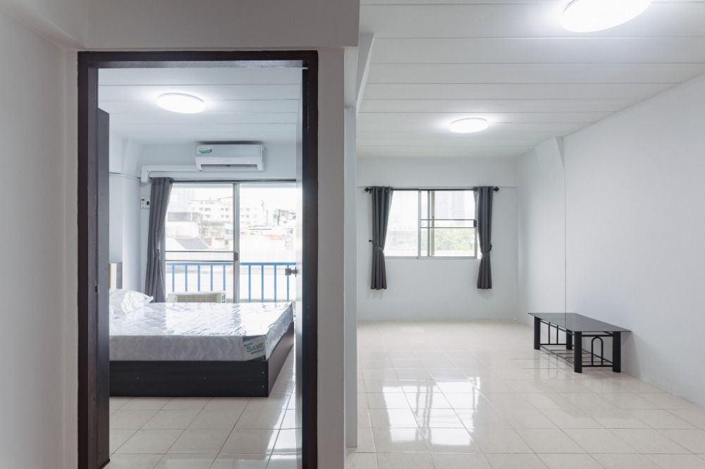 Rent! Pattanachat Place (500m. To BTS Victory Monument) 37sq.m.