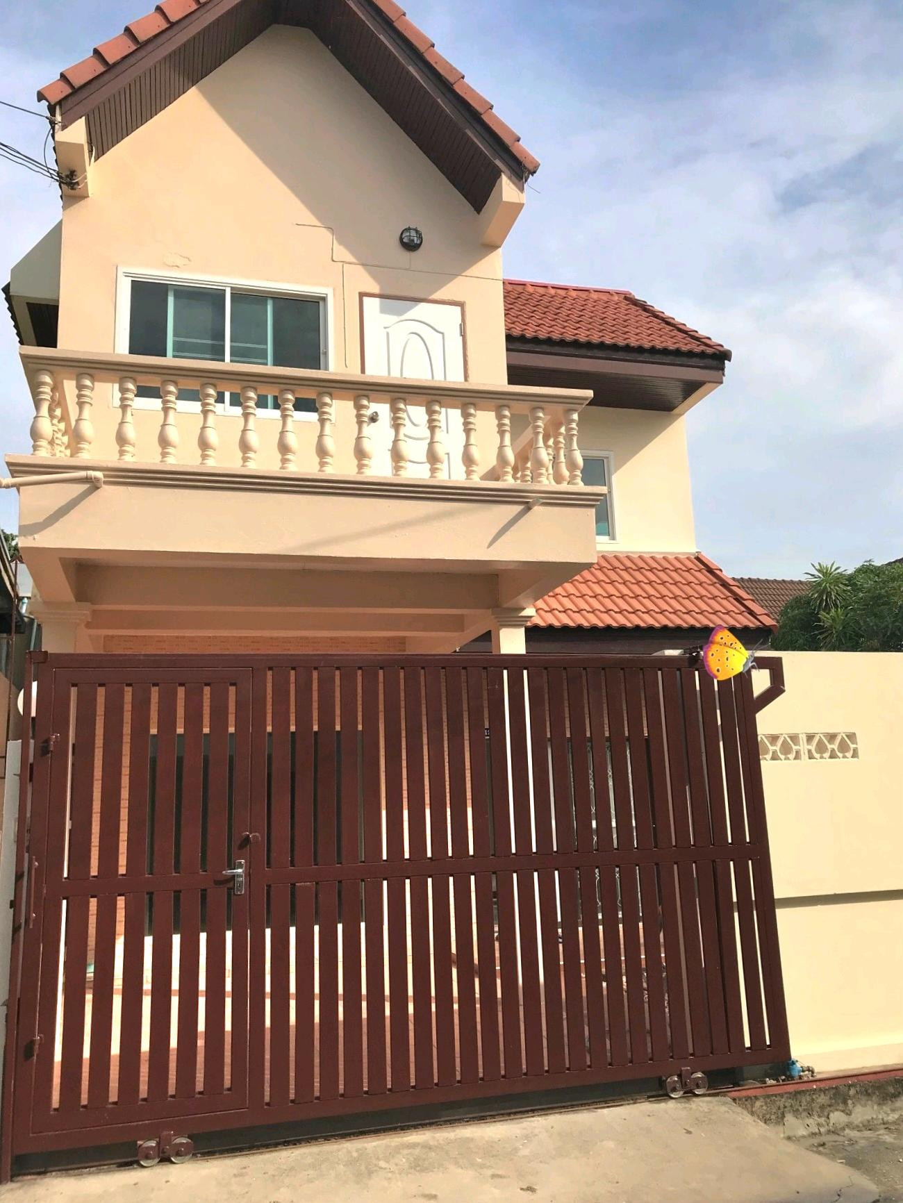2 storey detached house for rent 32 sq m., located on Sukhumvit 60/1 Road, near BTS Bang Chak Station, 200 meters Rent 30,000/month 2 storey detached house for rent 32 sq m., located on Sukhumvit 60/1 Road, near BTS Bang Chak Station, 200 meters Rent 30,000/month