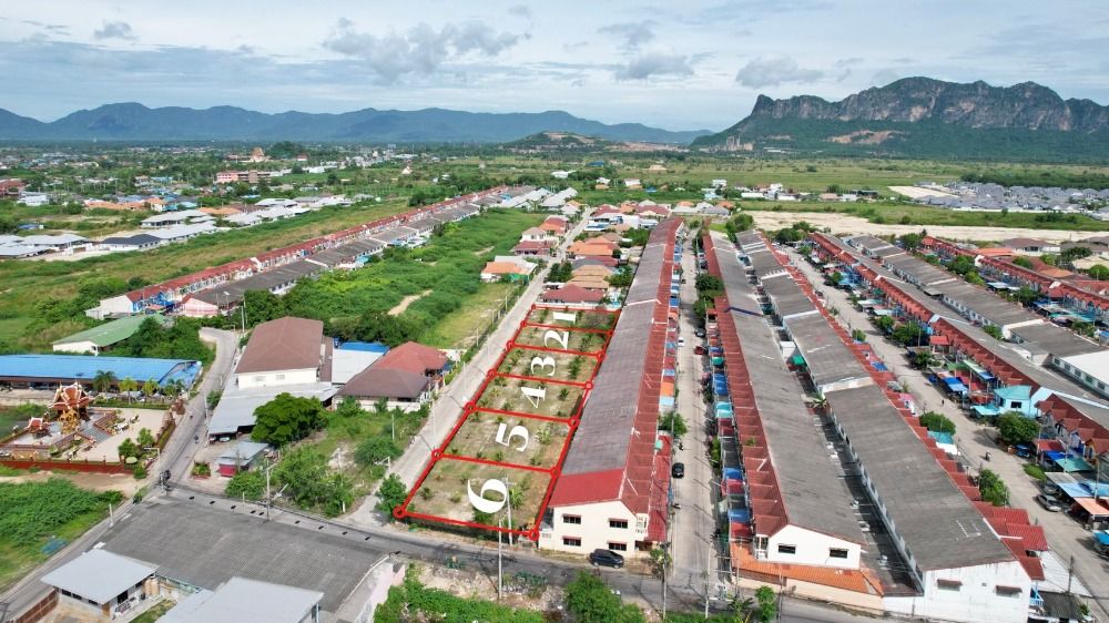 Cha-am land, divided plots, in the middle of the city Cha-am land, divided plots, in the middle of the city