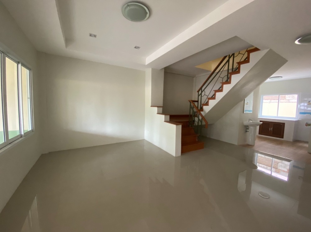 Urgent sale, 2-storey townhome, Pla Beach Town project, good location, Rayong, near the beach – รูปที่ 4