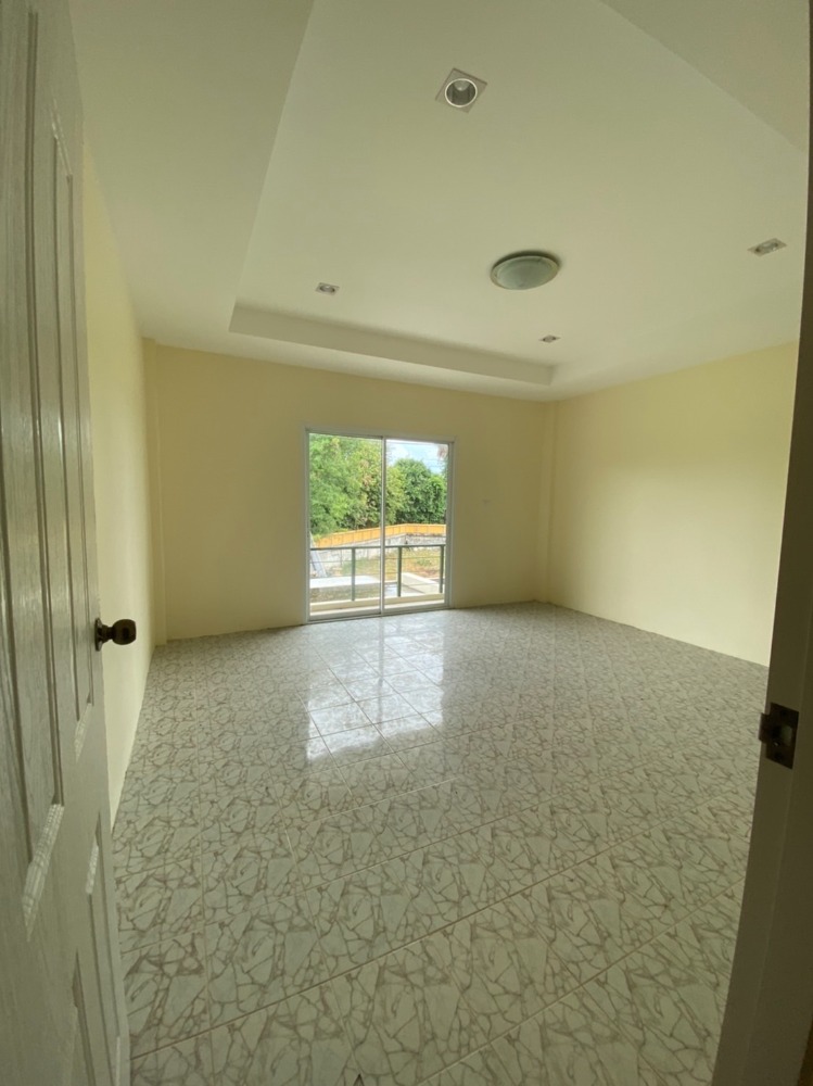 Beautiful townhome with 2 floors near Rayong sea, price 2 million – รูปที่ 4
