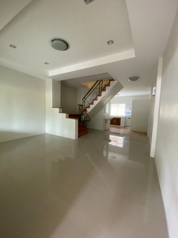 ขายทาวน์โฮมโครงการ พลาบีช ทาวน์ (Pla Beach Town) 2 ชั้น  2 ห้องนอน ใกล้ทะเลระยอง ราคาเพียง 2.09 ล้านบาท – รูปที่ 2