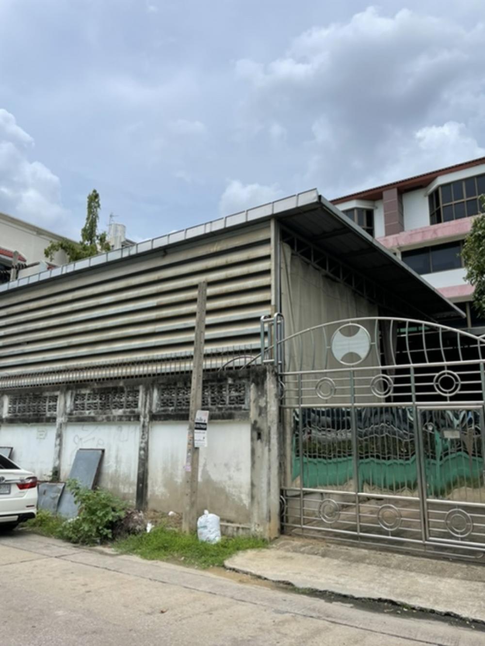 For sale/ Rent warehouse & factory plastic packaging have license in town Bangkae area 1 rai using area factory 3,000 sqm / penthouse 3 bed 3 bath 1 ketchen 4 floor For sale/ Rent warehouse & factory plastic packaging have license in town Bangkae area 1 rai using area factory 3,000 sqm / penthouse 3 bed 3 bath 1 ketchen 4 floor