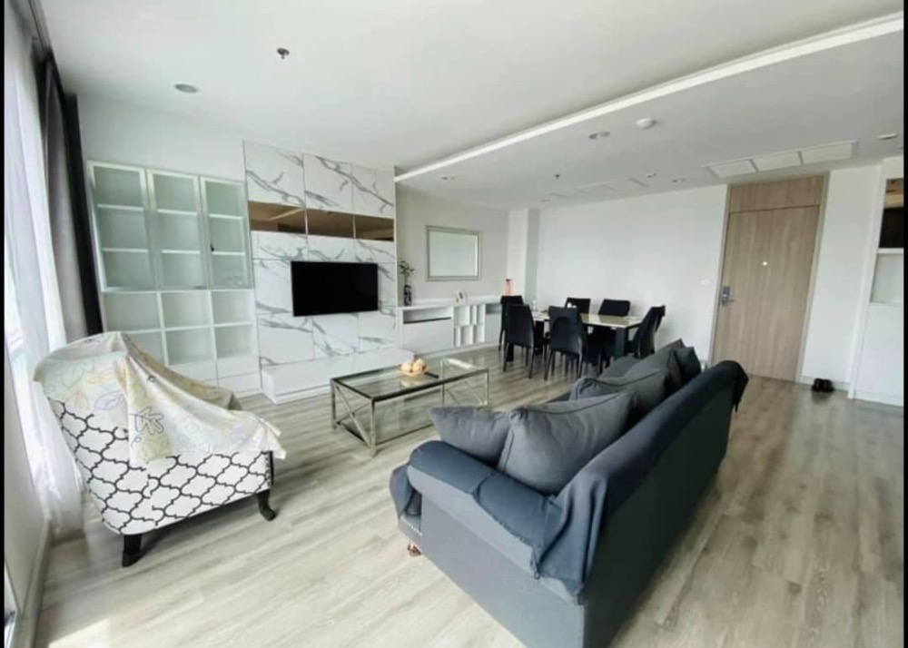 for rent Centric sathorn st louis 3 bed special deal !! 🌿❤️