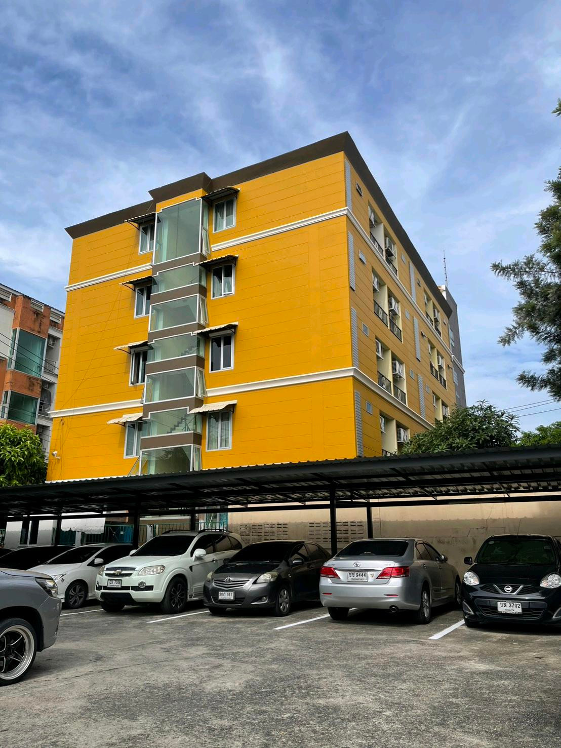 Service Apartment. Sale 45.5 million baht. Land with building 257 square wa, usable area 1,150 square meters, Soi Ladprao 81, Soi Praditmanutham 6,8,10, (LG-024) Service Apartment. Sale 45.5 million baht. Land with building 257 square wa, usable area 1,150 square meters, Soi Ladprao 81, Soi Praditmanutham 6,8,10, (LG-024)