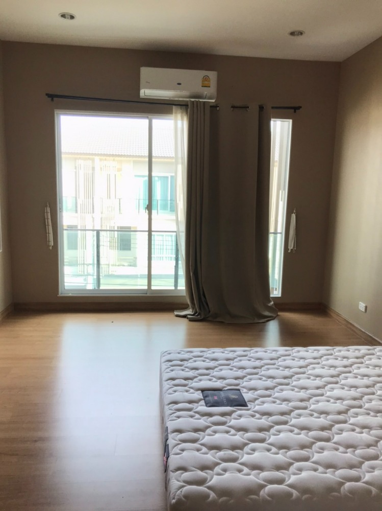Ready to move in, Patio Rama 2, new townhome, 3 floors, 3 bedrooms, 3 bathrooms