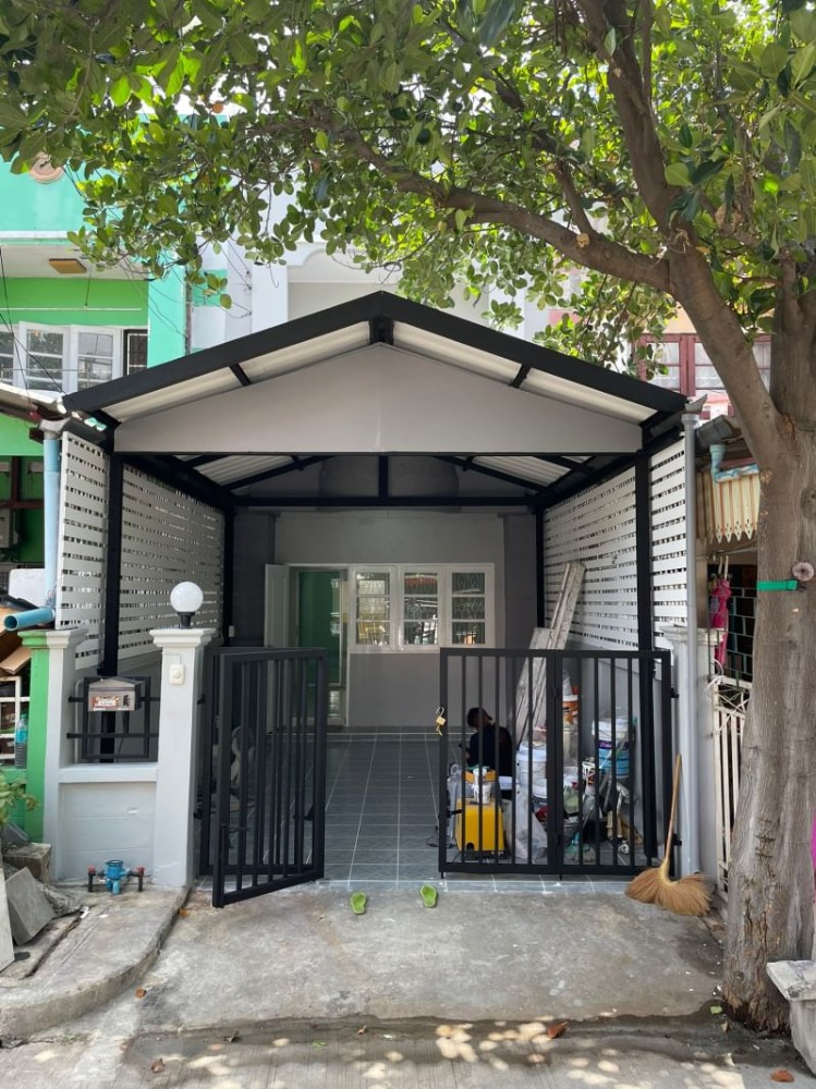 2 storey townhouse for sale, behind the corner of 18 sq m., Bussarin Village, Soi Wat Ko, Phahonyothin Road, 54-1, Sai Mai District.