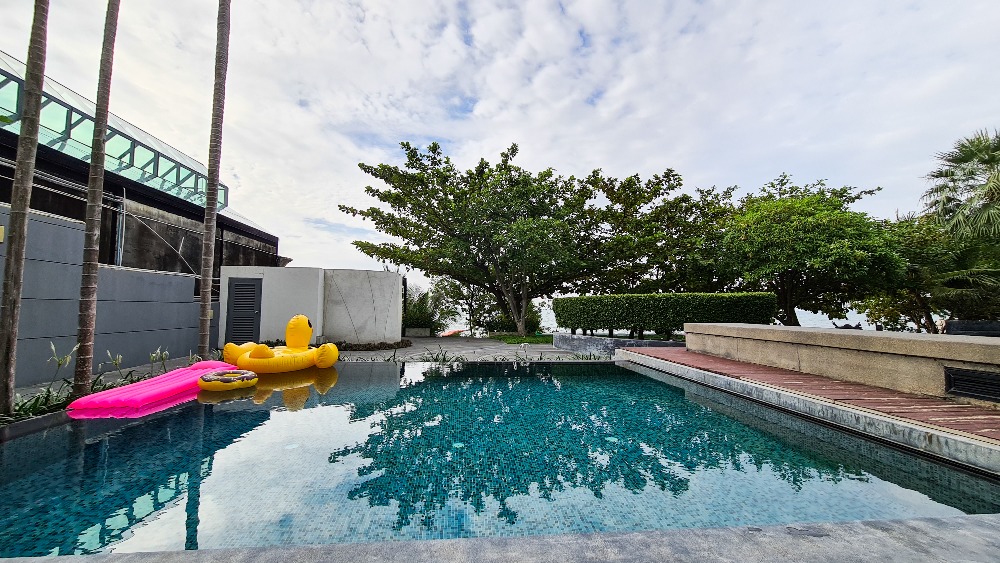 Beachfront Condo for sale in Pattaya with Private pool