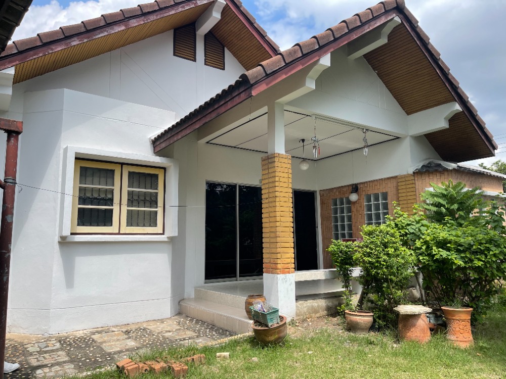  บ้านเดี่ยวพร้อมที่ดิน พื้นที่รวม 98 ตร.ว. 4 ห้องนอน 2 ห้องน้ำ 1 ห้องอเนกประสงค์ บรรยากาศร่มรื่น