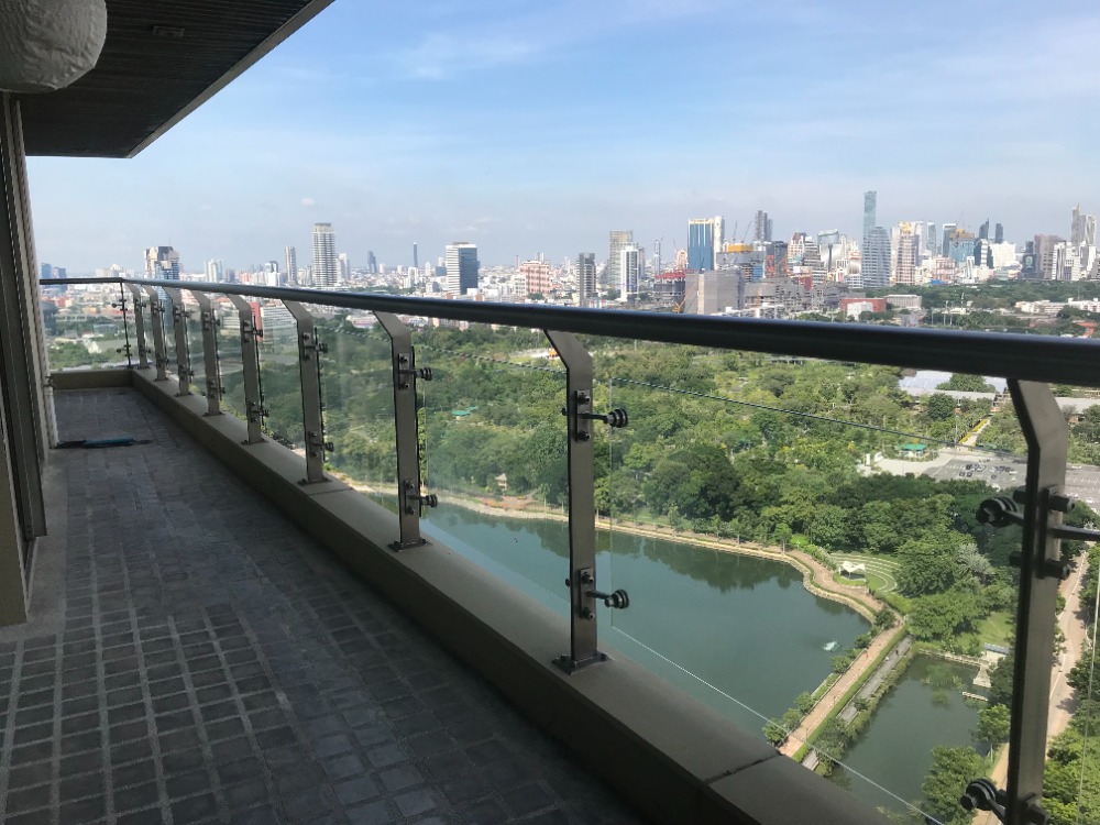 The Lakes condominium: For rent 3bedroom 3 bathroom 210sqm 110,000/month rainy 081-889-5470