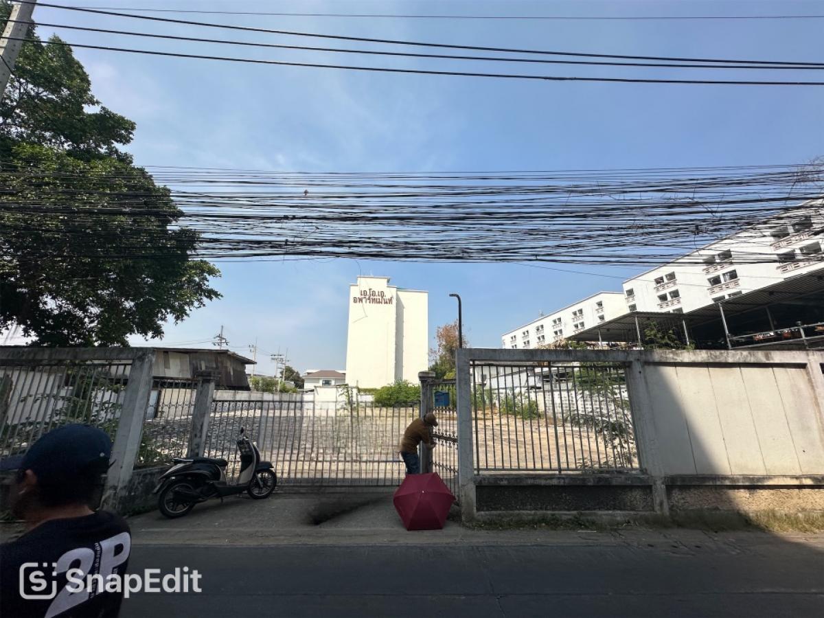 Land in the city center‼ ️ Suitable for investing in the Apartment Ladprao 101, the fabric has a row to rent, bang, can not find anymore Land in the city center‼ ️ Suitable for investing in the Apartment Ladprao 101, the fabric has a row to rent, bang, can not find anymore