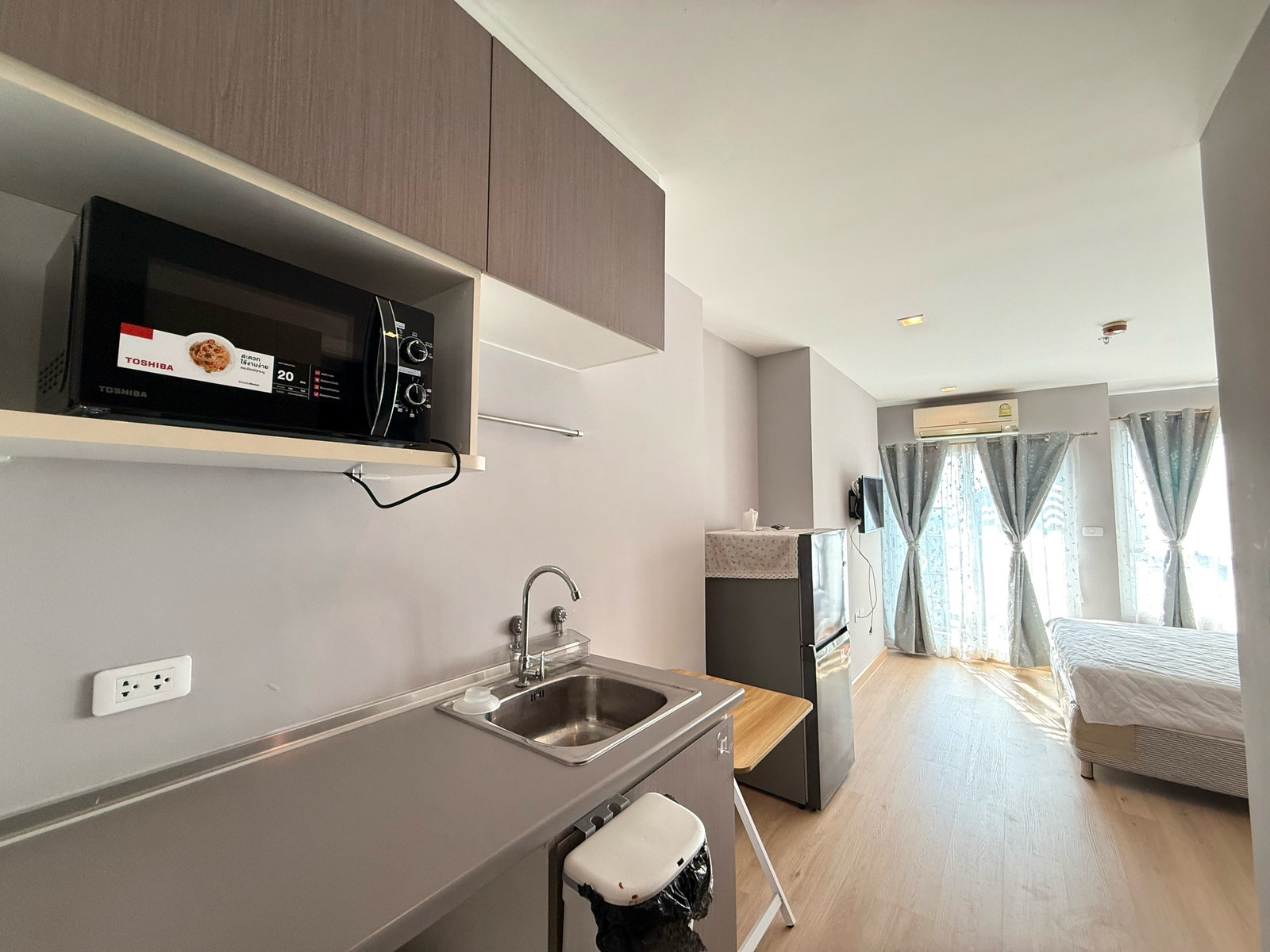 For rent‼ ️ Casa Condo @MRT, Bang Yai Intersection, Floor 30‼ ️ Size 21 sq.m. The room has a washing machine.