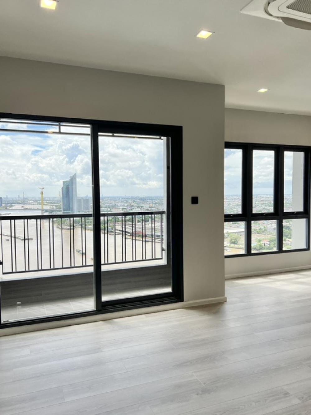 Condo for sale , The Key Rama 3, next to Terminal *** 3 bedrooms, 34th floor, east side, river view *** It is the least and the rarest Combined unit in the project. Condo for sale , The Key Rama 3, next to Terminal *** 3 bedrooms, 34th floor, east side, river view *** It is the least and the rarest Combined unit in the project.