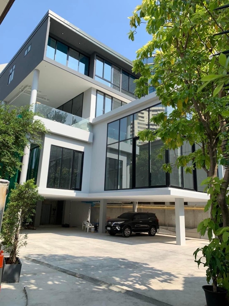 Single house for rent at Sukhumvit