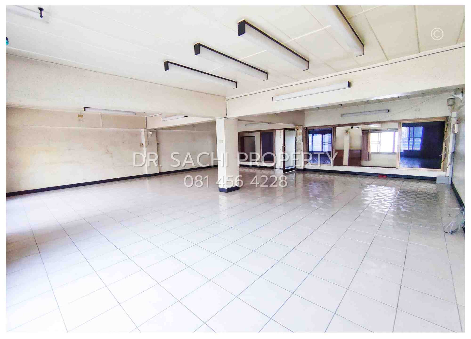 Commercial building on Chang Phueak Road, CBD area, very good location, suitable for business, Chiang Mai 
