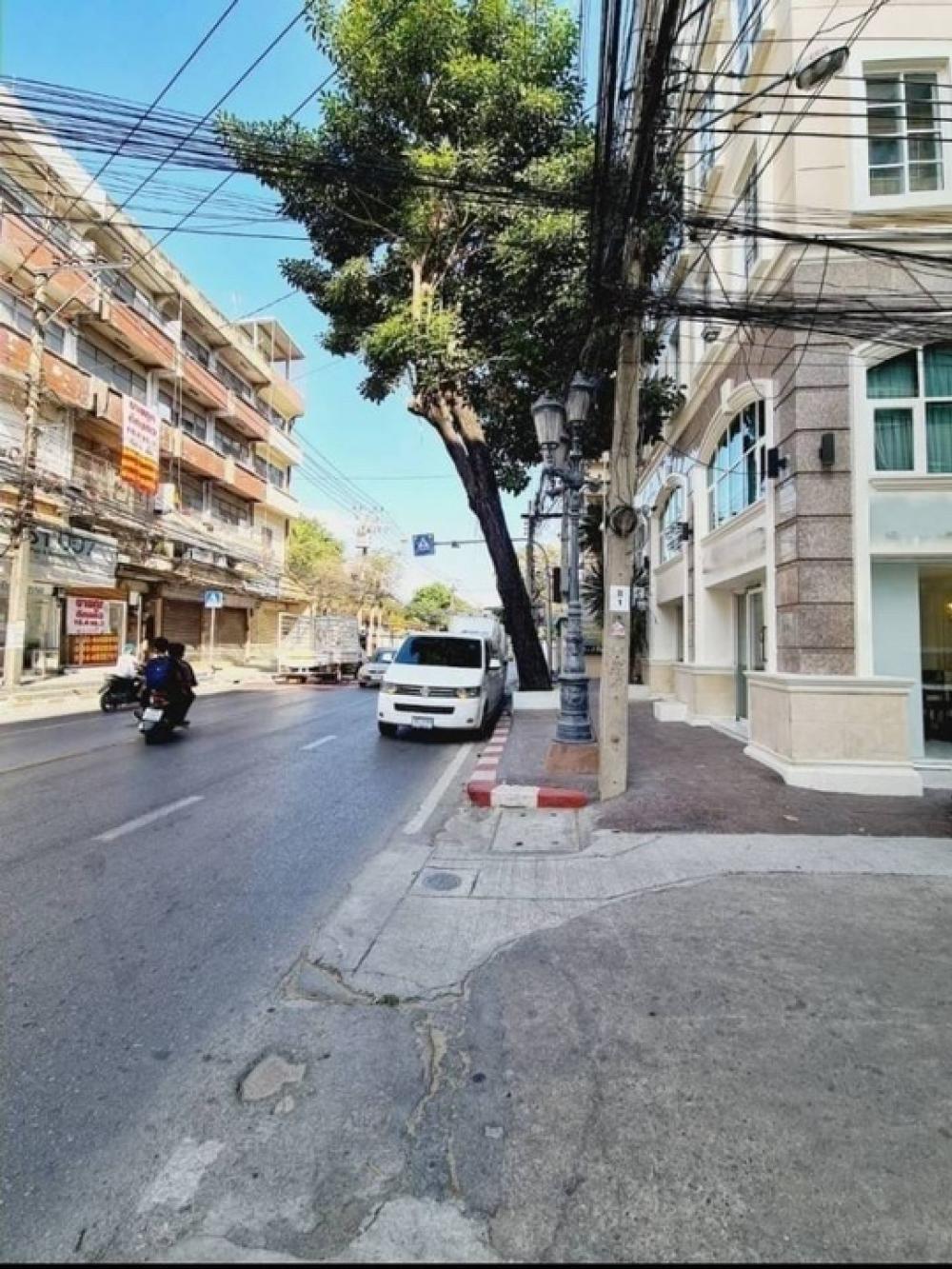Rental / Selling : Hotel For Rent in Ratchayothin , 5 Storeys , 1500 sqm , 71 sqw 🔥🔥Rental Price: 890,000 THB / Month 🔥🔥🔥🔥Selling Price: 130,000,000 THB 🔥🔥• Mini Room 16 sqm = 7 Units • Stand Room 24 sqm = 12 Units • Superior Room 32 sqm = 7 Units • Suite – รูปที่ 3