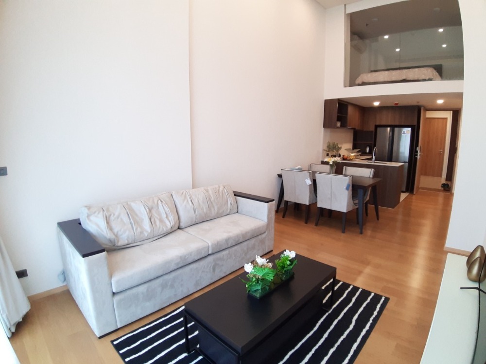 Duplex condo for sale with rental contract. The room is not high, but the view is not bad. Clear, airy, very quiet. There is a private lift to reach the room by using the keycard.
