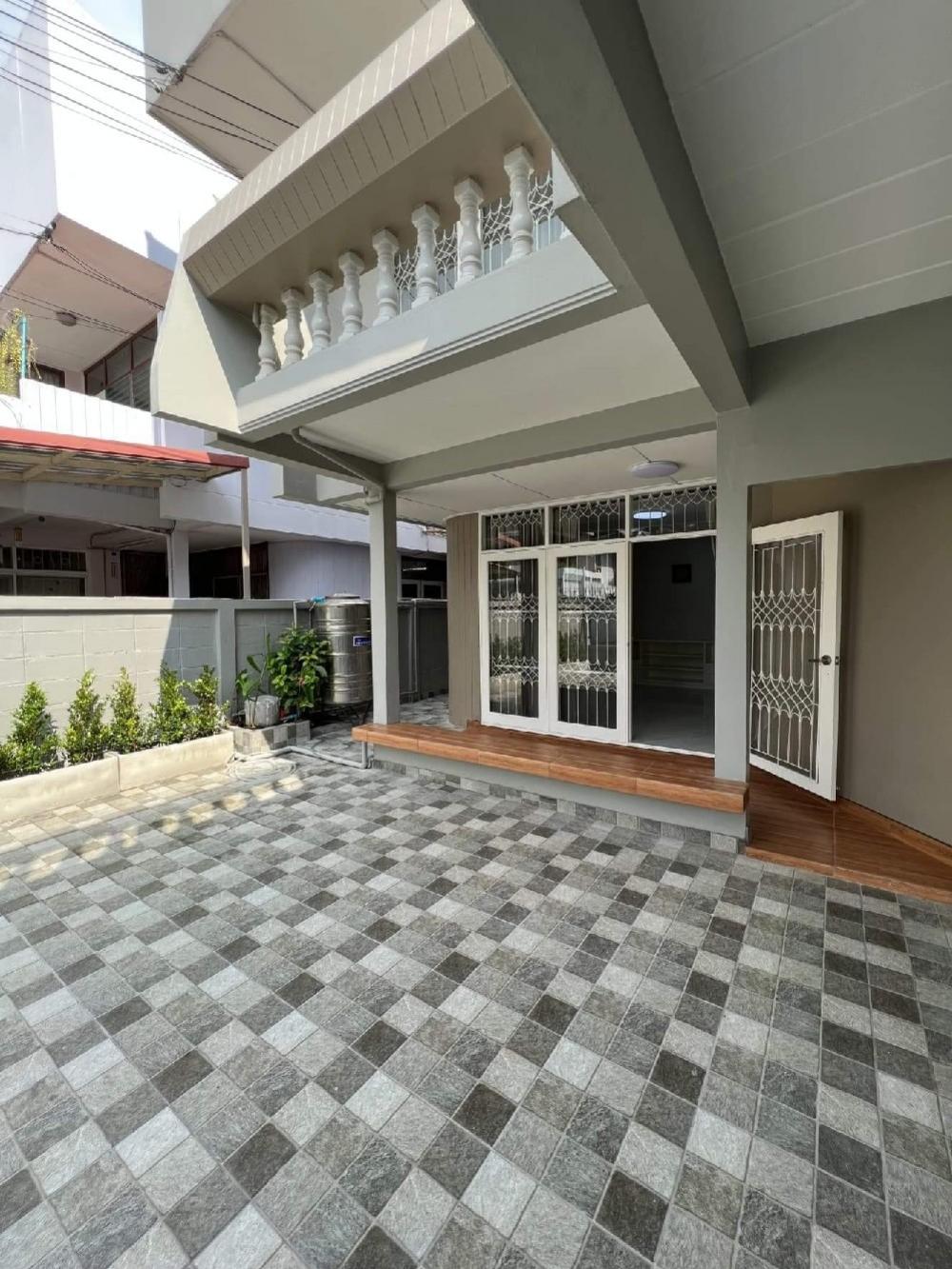 [For rent] Siwalai Village, Itsaraphap 33, newly renovated house, MRT Itsaraphap.