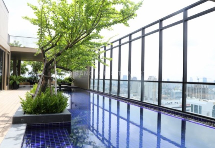 Noble Revent 55 sq.m. Eng 中 日 Please add LINE ID @806qphgn o8415o5483 Sell 8,899,000 B rent 25,000 B