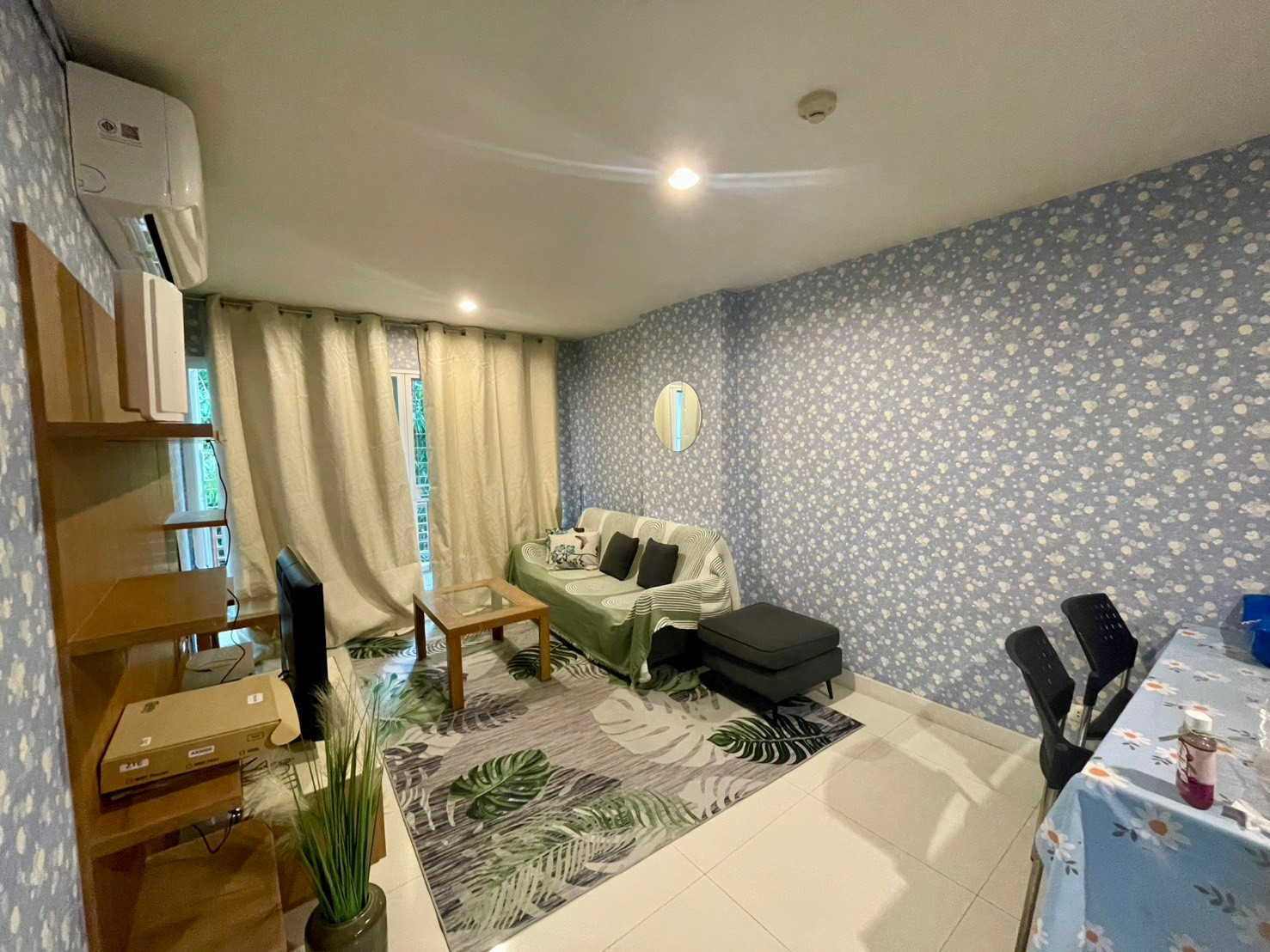 Condo for rent at Ratchawithi City Resort near BTS Victory Monument