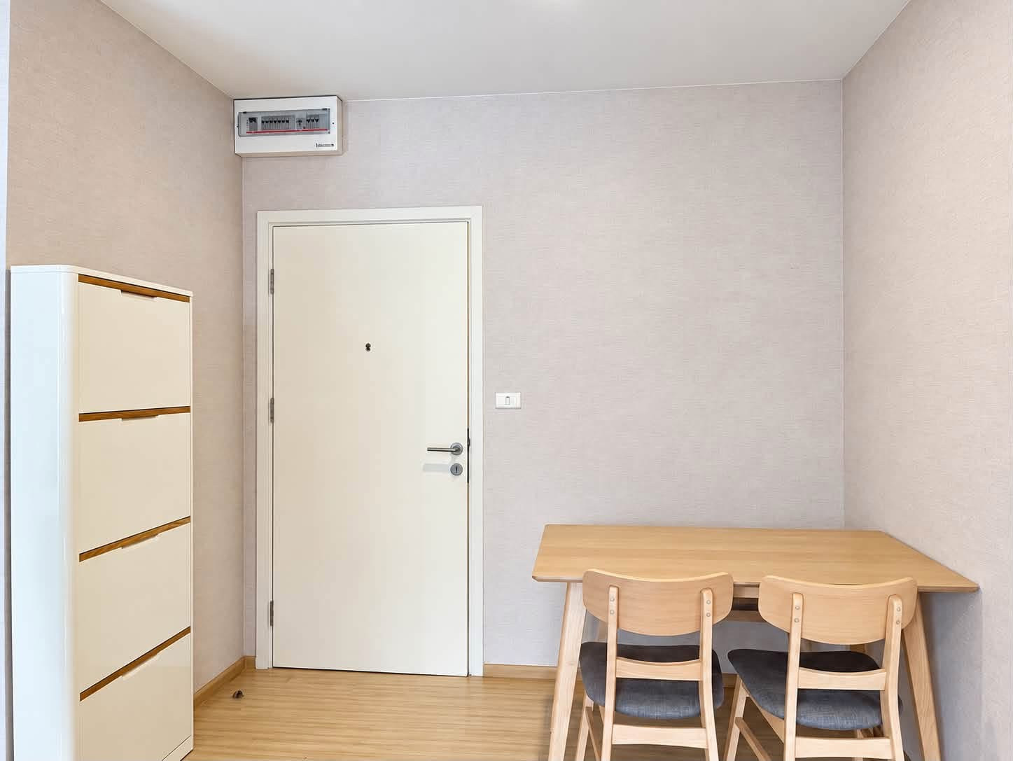For rent, Plum Condo - Pinklao, 1 bedroom, 1 bathroom, 26 sq m. Beautiful room, very good quality. Rent for only 10000 call 094-6245941