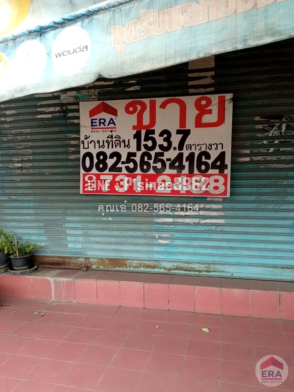 House for sale with land 153.7 sq m., next to the road between Ramintra 101 and Soi Ramintra 103.