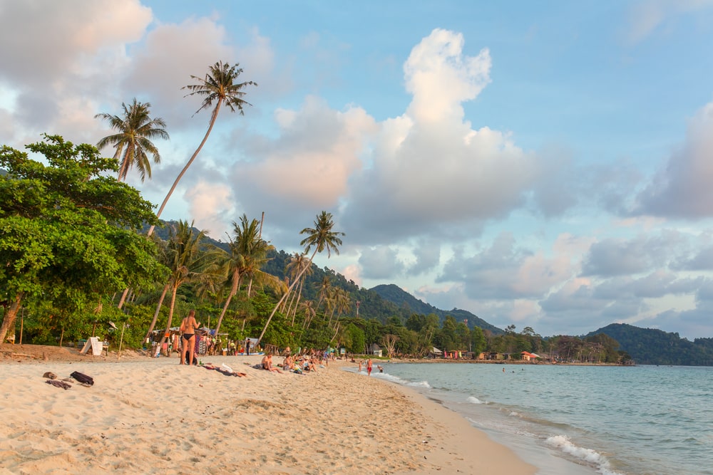 ขายโรงแรมหรูระดับ 4 ดาว ขนาด 196 ห้อง ติดหาดทรายขาว บนเกาะช้าง จ.ตราด – รูปที่ 2
