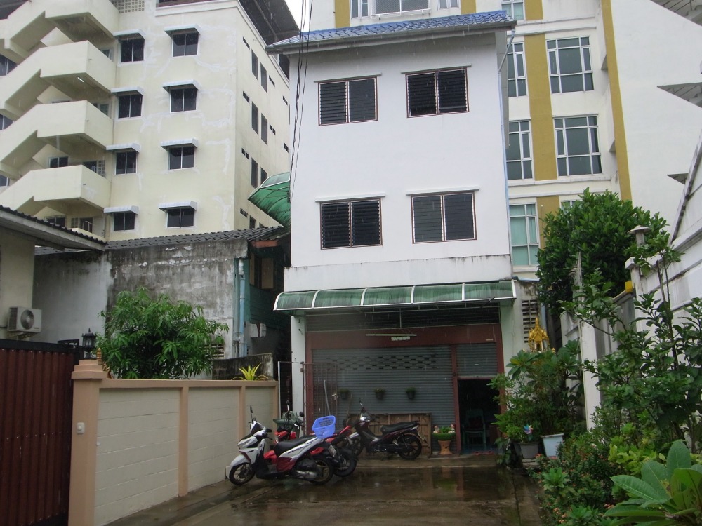 Apartment Soi Nakhon In 3, from the road just 80 Mekhon, near Big C Tiwanon, the Purple Line. Apartment Soi Nakhon In 3, from the road just 80 Mekhon, near Big C Tiwanon, the Purple Line.