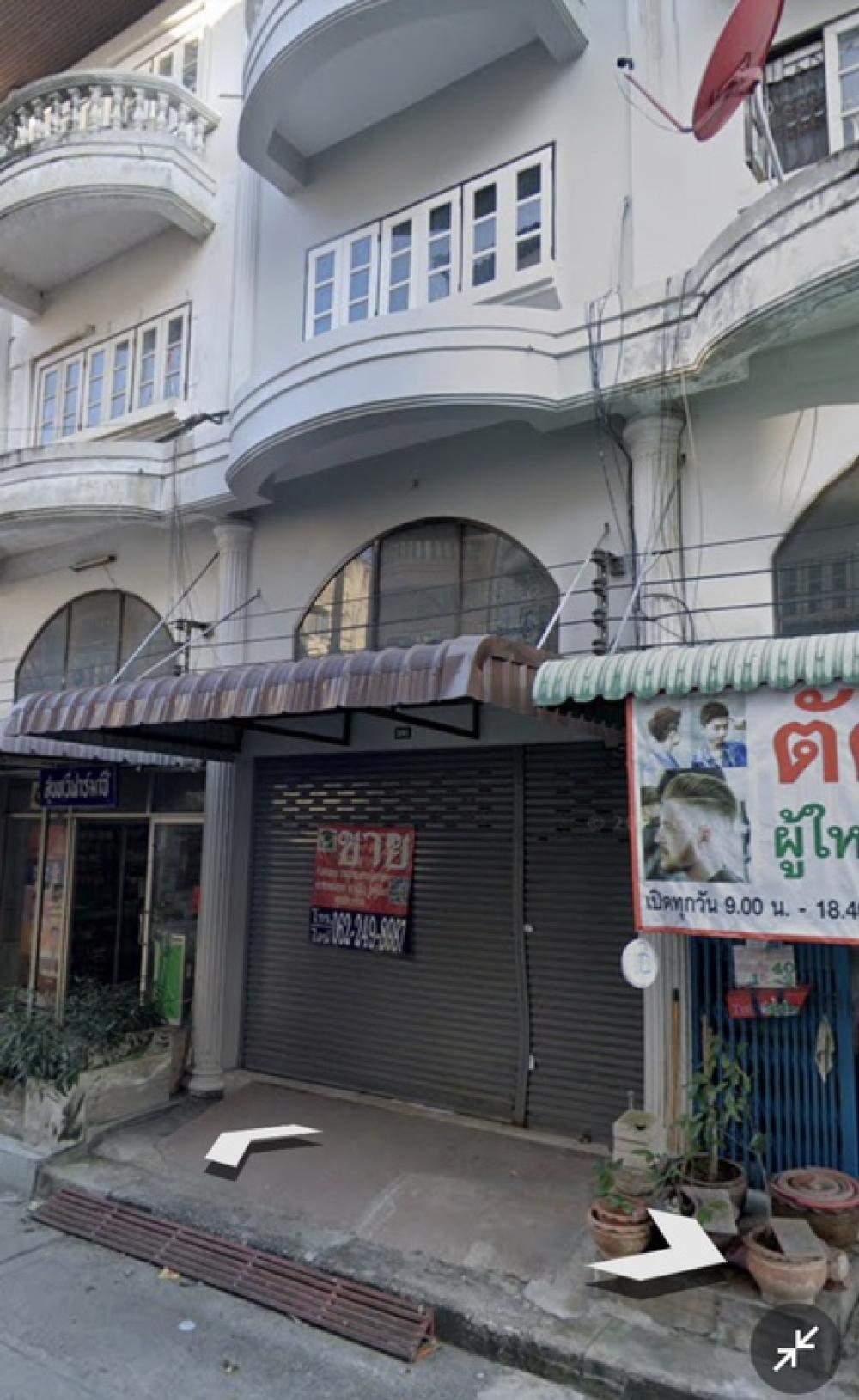 ให้เช่า อาคารพาณิชย์ 3.5 ชั้น ทำเลดีติดถนนบรมราชชนนี ซ.บรมราชชนนี 76
