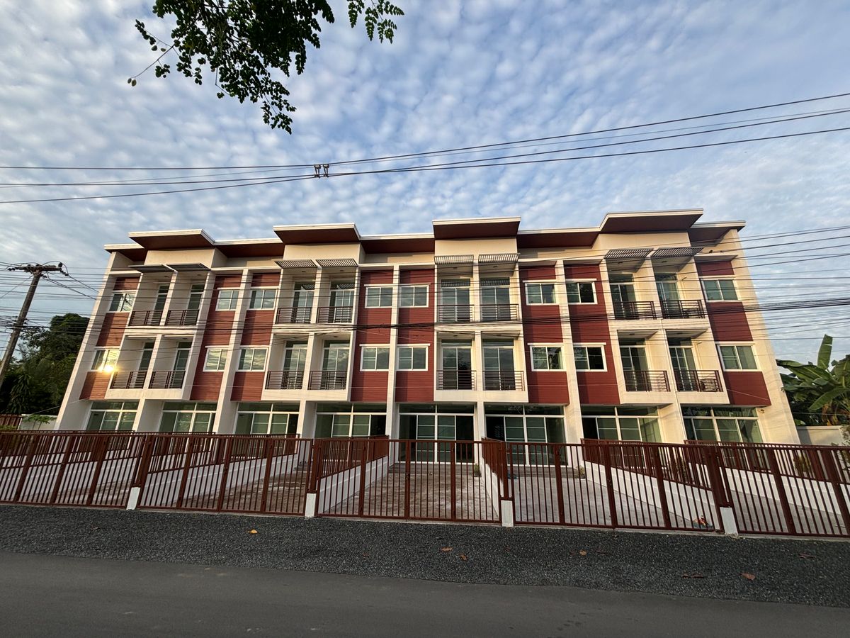ขาย/ให้เช่า โฮมออฟฟิศ Patan  Town Home. ใจกลางเมืองเชียงใหม่  ใหม่ เพิ่งสร้างเสร็จ ตั้งอยู่ บนถนนโชตนา   22   อ.เมือง  จ.เชียงใหม่   เป็นอาคาร คสล ขนาด 4x12 เมตร 3ชั้น – รูปที่ 3
