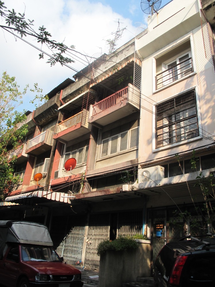 Shophouse for sale at sukhumvit 99  Area 15 sq.w. Good location