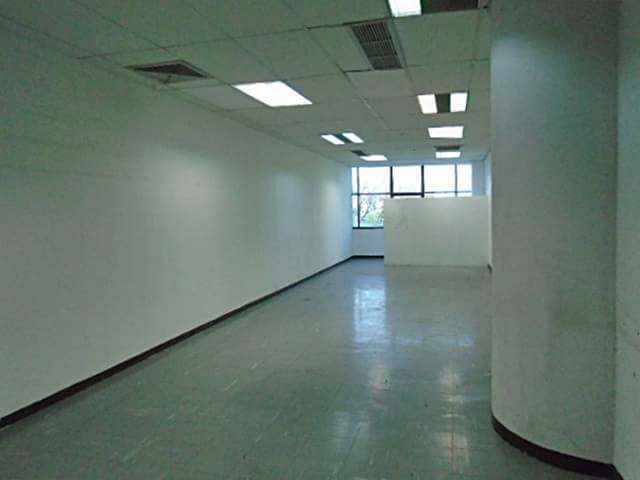 office for rent Near MRT Cultural Center, size 60 sq.m., price 14,000 baht/month