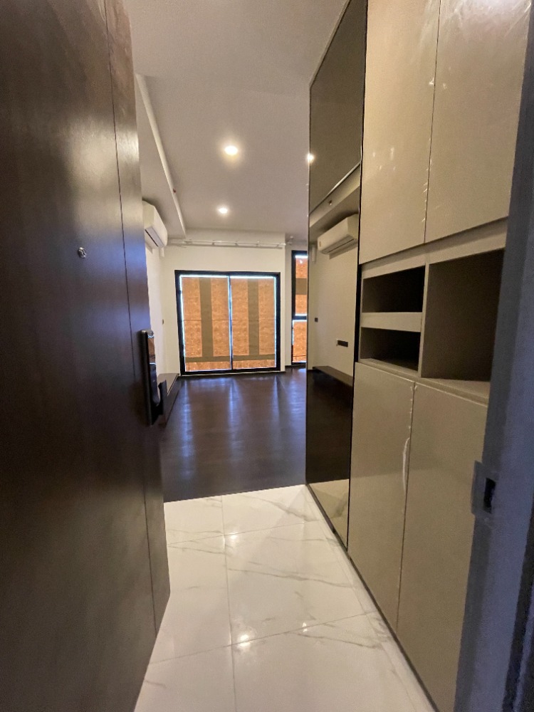 Condo for sale in the heart of Thonglor 10 | 360 degree view, world class central area! In the best location in Bangkok, beautiful room, good direction, complete with Home Automation technology throughout the room! Answers the needs of both luxury living 