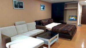for rent trendy condo 1 bed special deal !!