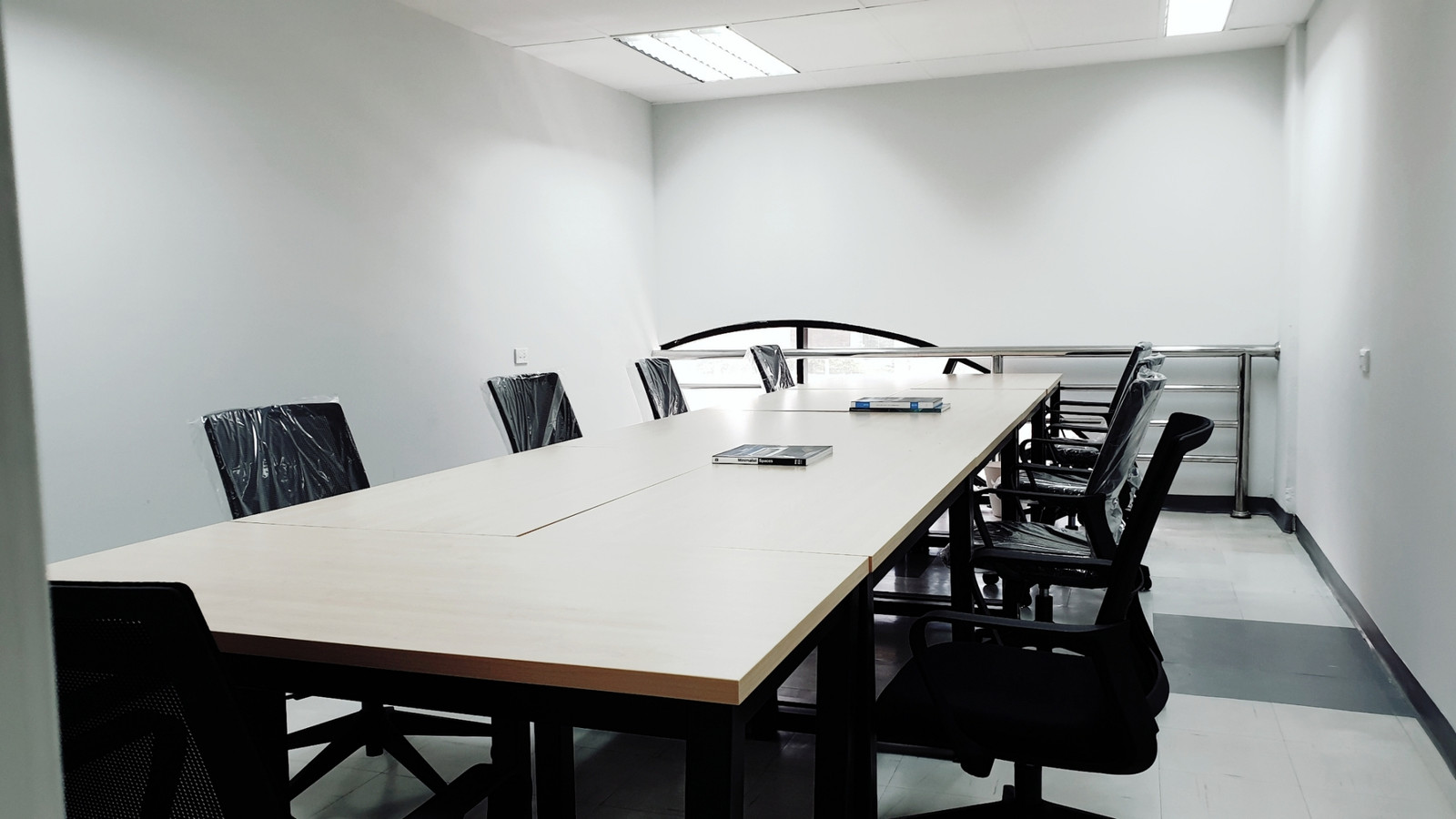 Phaholyothin Office, Chatuchak, Promphan Tower 2, BTS Phahon Yothin Station, Chom Phon, Chatuchak District, rental area starting at 36 sq m. or more, call 02-512-5909, 084-543-4833. See other buildings at www.irentoffice.com and welcome – รูปที่ 2