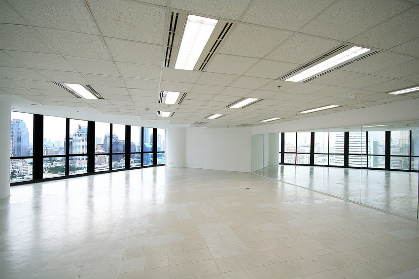Office Sathorn, Silom, Bangrak, Charter Square Building, BTS Surasak Station, Silom, Bang Rak District, rental area starts from 50 sq m. or more, call 02-512-5909, 084-543-4833. See other buildings at www.irentoffice.com Welcome to sell - to Che