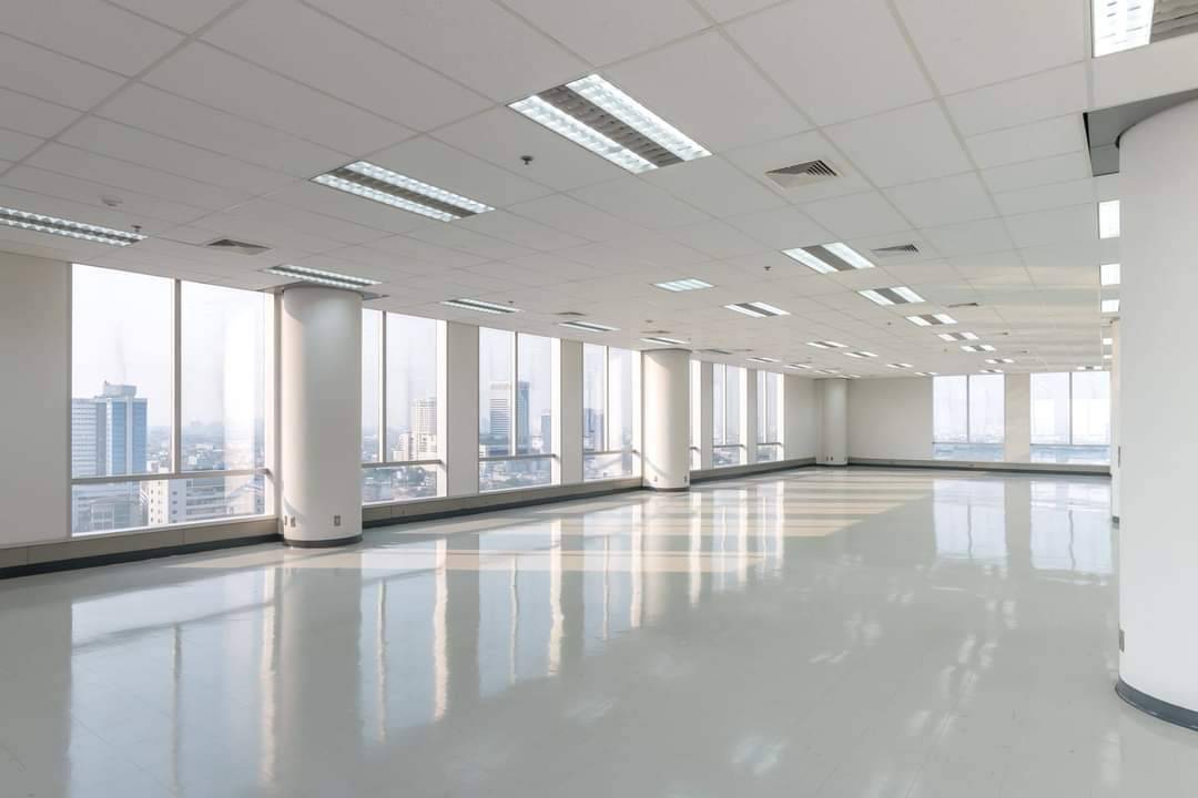 Office Ploenchit, Chidlom, Witthayu, Piya Place Building Chidlom BTS Skytrain Station, Lumpini District, Pathum Wan District, rental space starting at 30 sq m. or more, Tel. 02-512-5909, 084-543-4833. www.irentoffice.com Welcome to sell - rent – รูปที่ 2