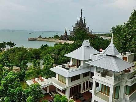 House for sale with land next to the beach in Pattaya, next to the Sanctuary of Truth